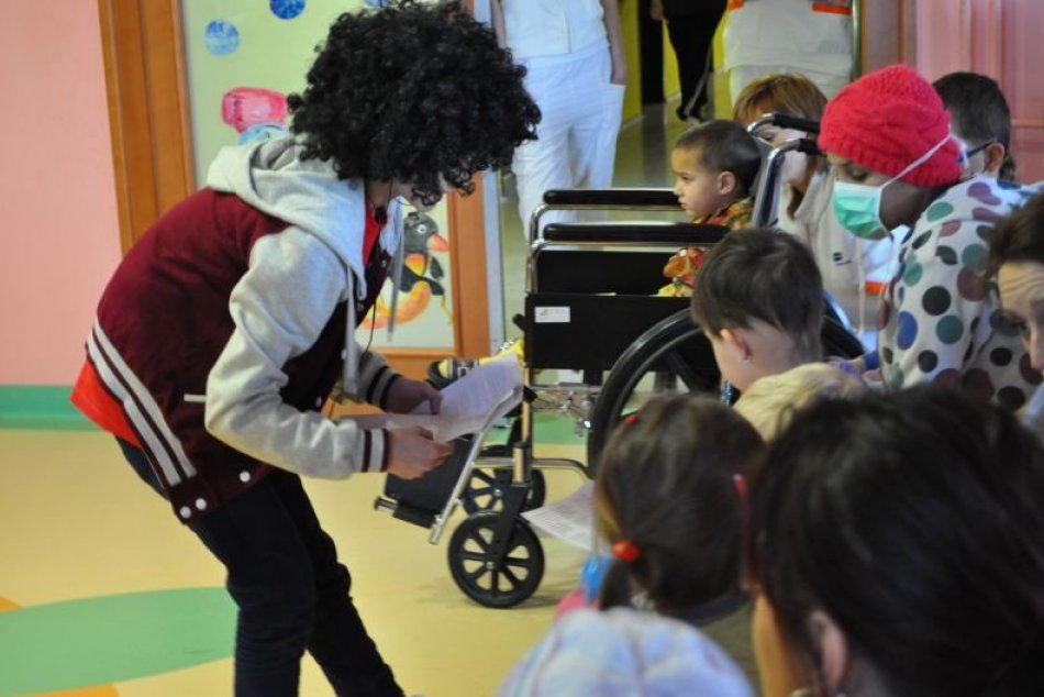 Gymnazisti chcú aj ďalej pmáhať deťom s onkologickým ochorením, chýbajú im ale p