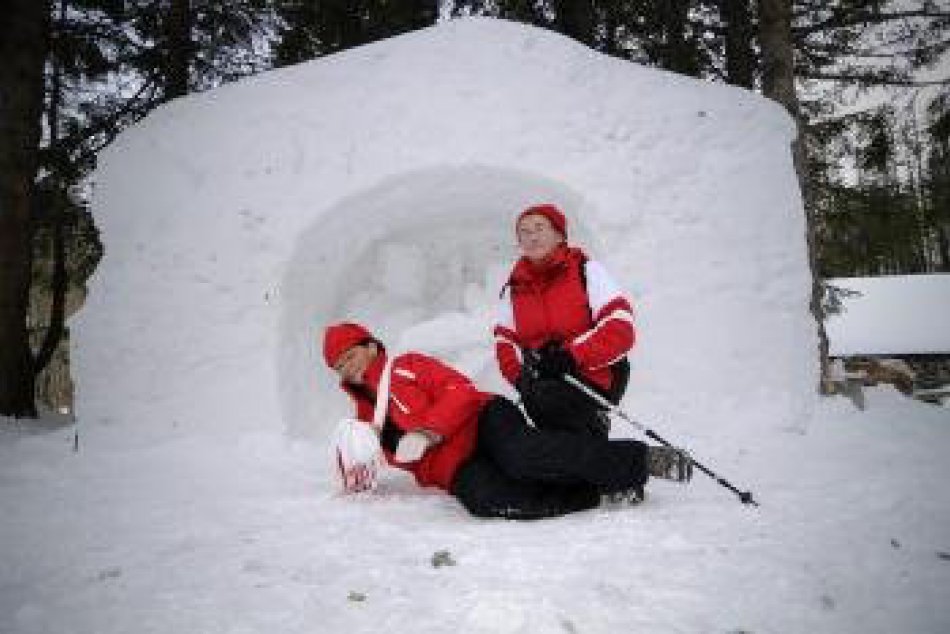 Ľadový betlehem na Rainerovej chate postavili aj tento rok. Prišli si ho pozrieť