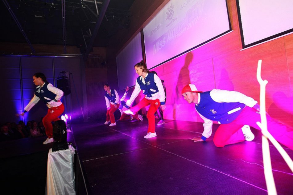 Bruise zo skupiny OSB skúša šťastie v anglickom talente. Jeho tanečný život je p