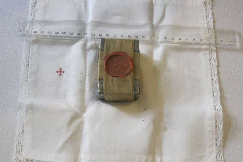 Tajomstvo oltára: Na hrade našli tajomnú skrinku!