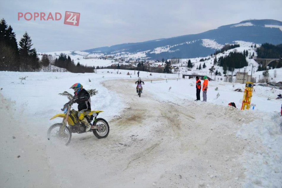 Na motorke v zime? Pozrite sa, ako jazdí wintercross Mirka Zavacká