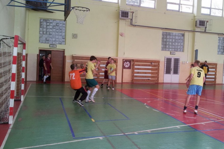 Líder zaváhal. Brankári Remža a Sasák s nulou