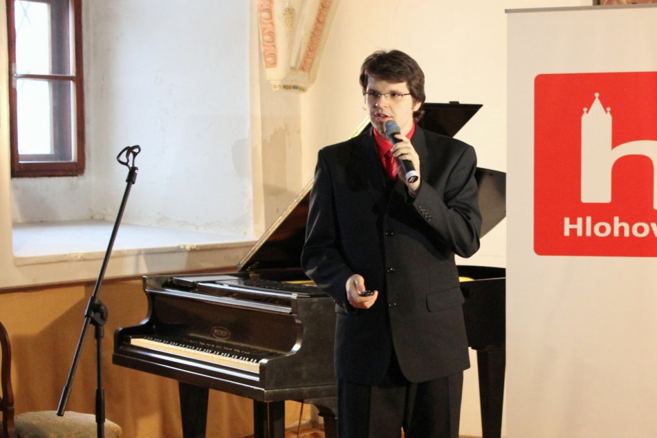 Mesto Hlohovec predstavilo nové logo a knihu Mariána Kamenčíka