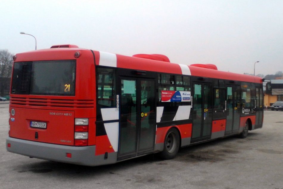 Autobusy zastavujú len na znamenie