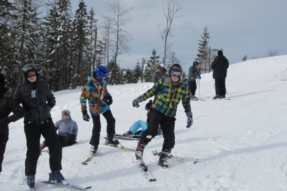 Lyžiarsky kurz: Obchoďáci zjazdovali kopec v Ždiari