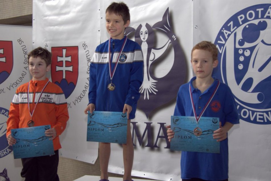 Úspešní plavci Carety Zvolen počas 1. kola Ligy mládeže vo Zvolene