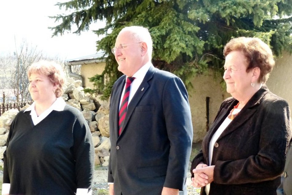 Vikartovskí deviataci najlepší v kraji. Ocenenie najlepšia škola im odovzdal min