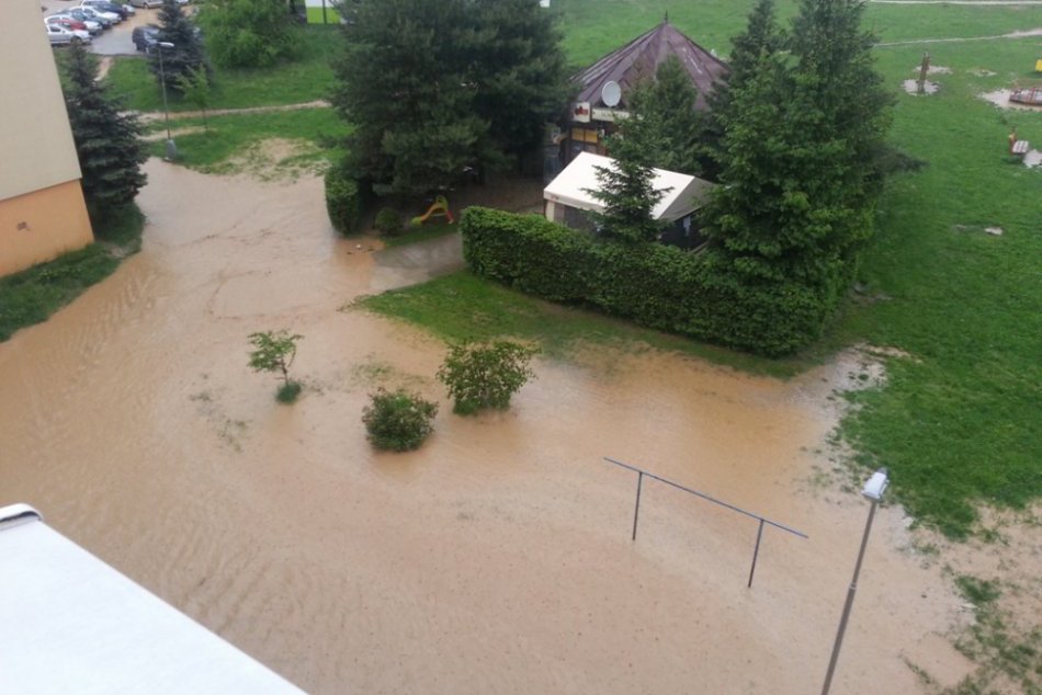 FOTO: Pozrite si unikátne zábery zaplaveného sídliska JUH