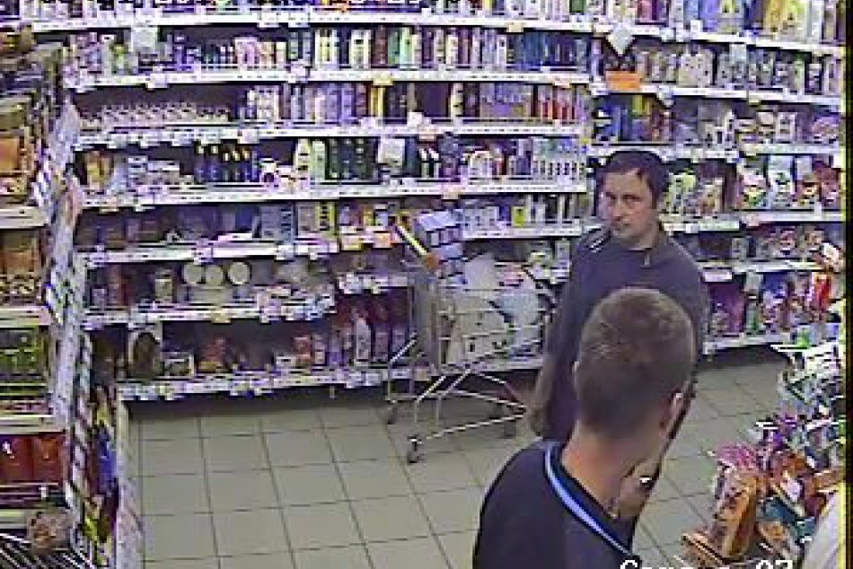 Z potravín si odniesol 1900 eur. Polícia po páchateľovi pátra