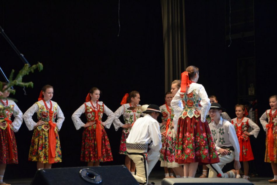 Detský folklór v Likavke nebol pod hradom