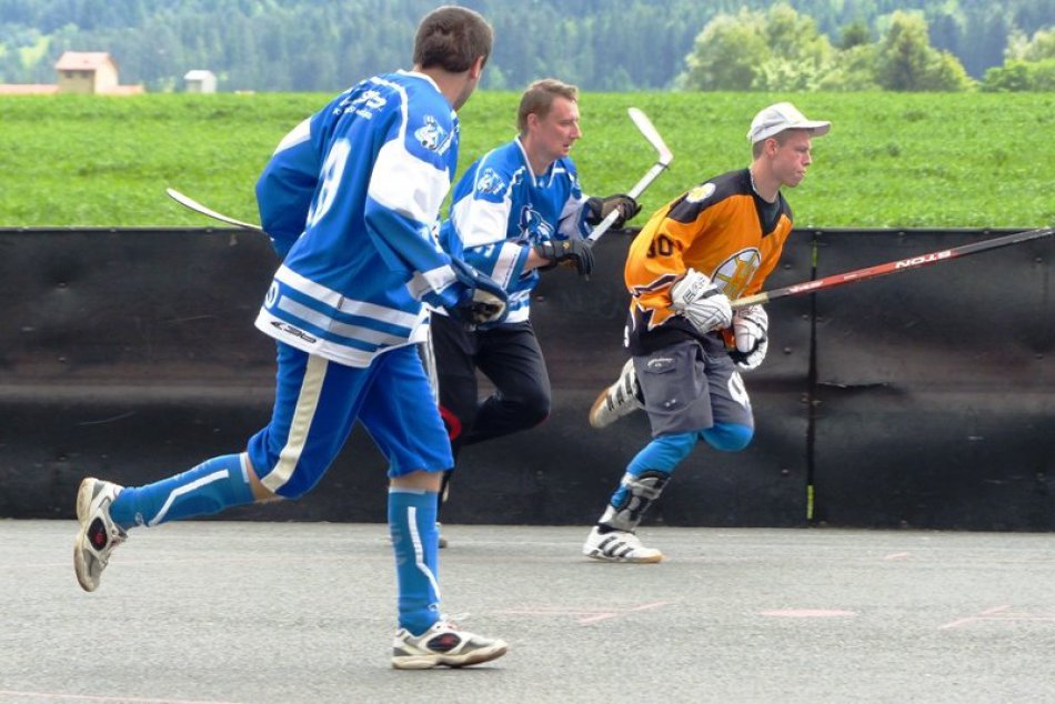 Štvrťfinále majú hokejbalisti za sebou. O prekvapenie sa postarali Veterans