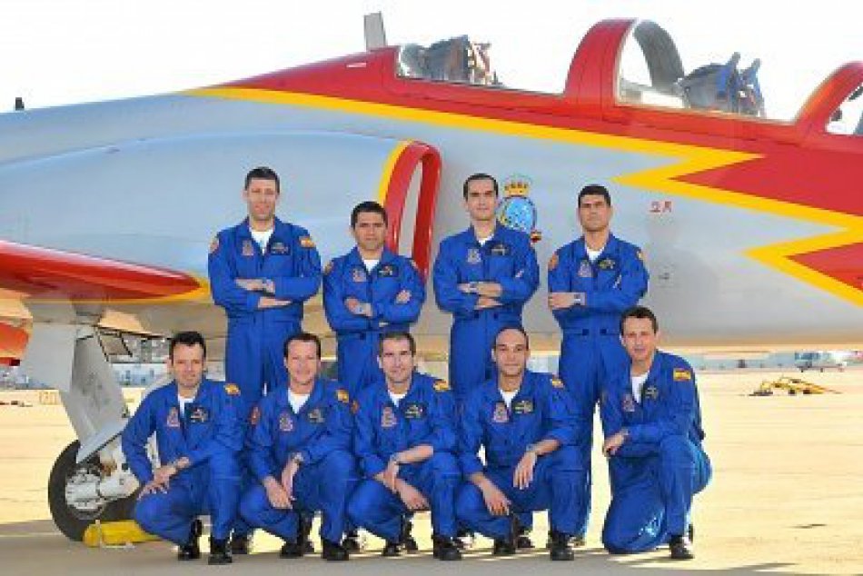 Prvé tromfy leteckých dní: Špičkoví akrobati zo Španielska aj hviezdna formácia 