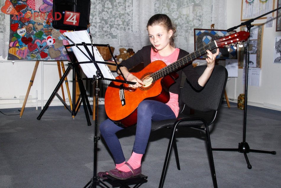 Vo Svite pribudli noví absolventi. Svoje diela predviedli na vernisáži