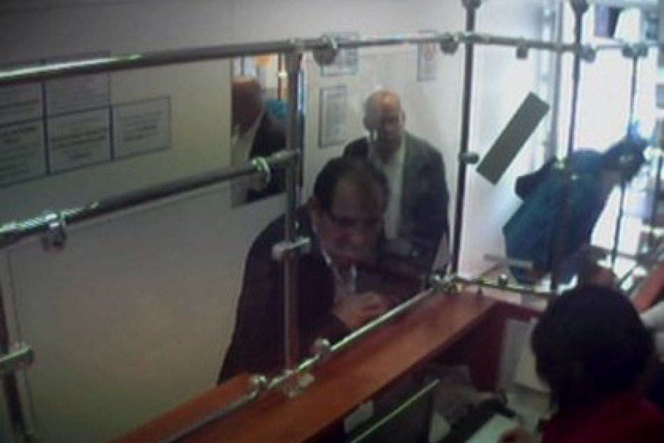 Policajti hľadajú podvodníkov. Hovorili s balkánskym prízvukom