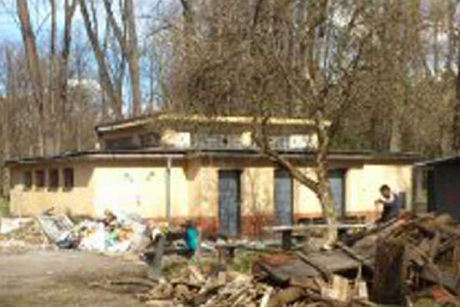 Mestský park je v dezolátnom stave: Svitá nádej, že v ňom vyrastie multifunkčný 