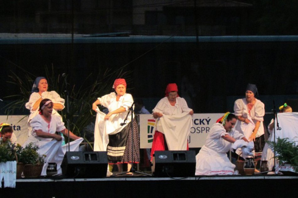 OBRAZOM: Jánske ohne rozžiarili oblohu nad Šíravou