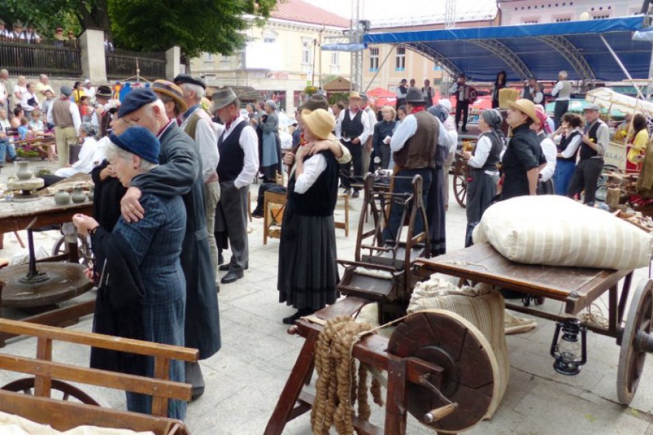 Le Arti per Via: Taliansky trh na námestí i dávne príbehy