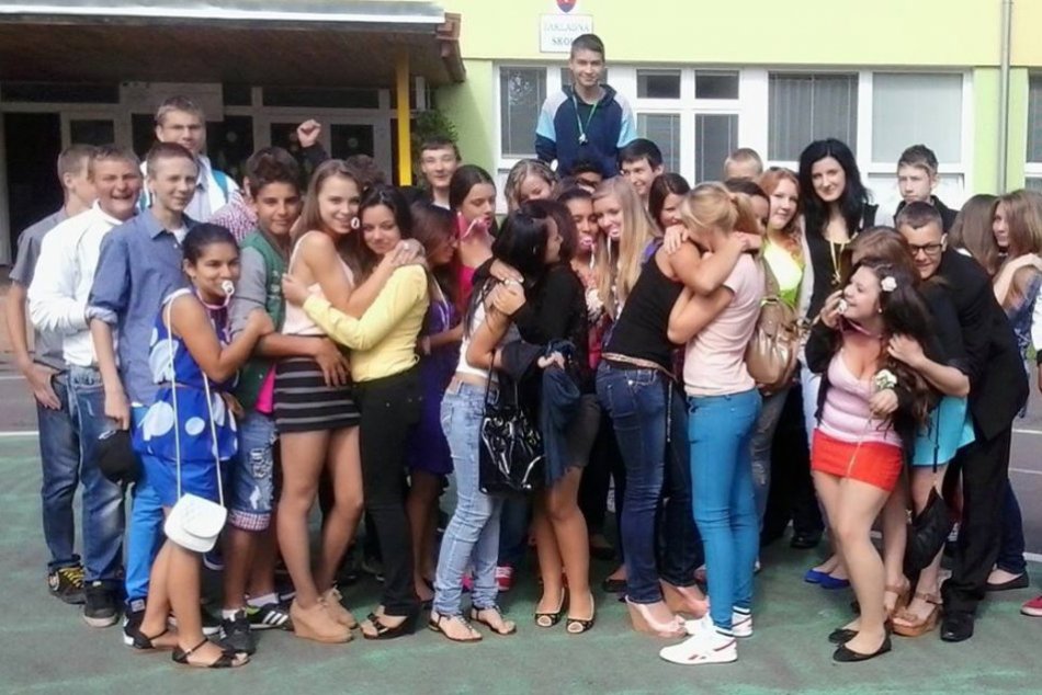 Deviataci sa lúčili so školou.