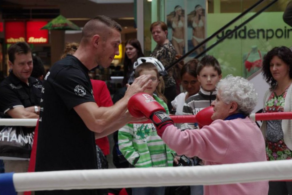 FOTO: Bystričania zažili 24 hodín boxu s Tomim Kidom: Pozrite si zábery priamo z