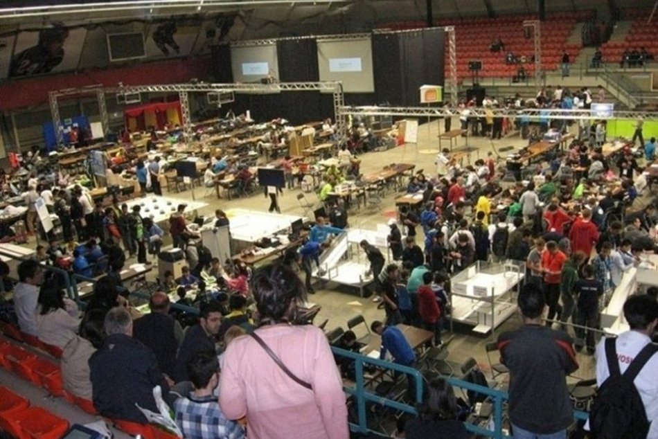 Súťaž v stavbe a programovaní robotov