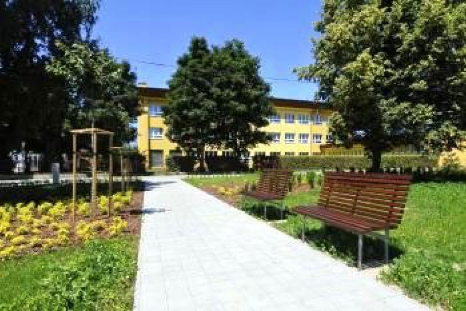 Vo Veľkej Lomnici ukončili projekt revitalizácie centra