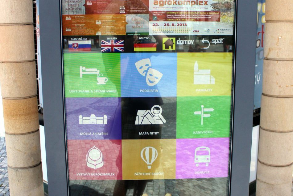 Informačný LCD panel