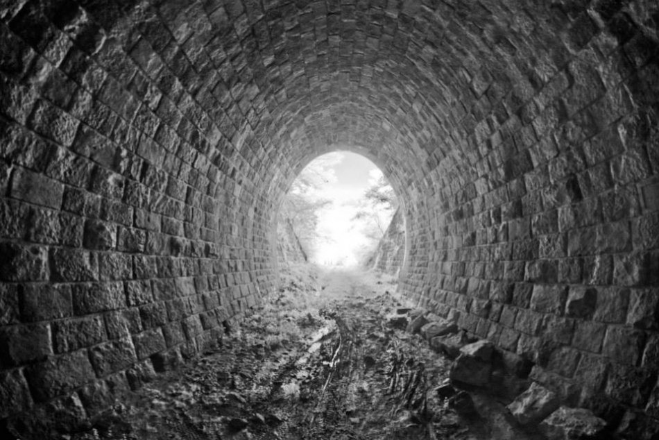 Prechod Slavošovským tunelom