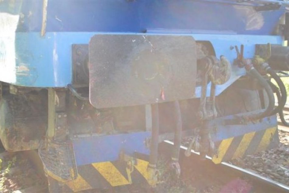 IC Vlak sa zrazil s autom