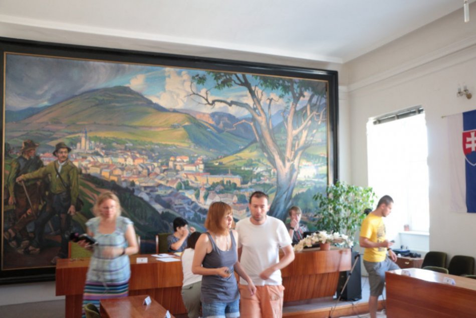 Kríza v kremnickom parlamente pokračuje