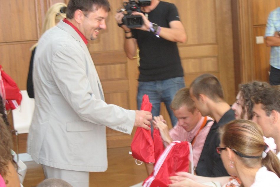 Postihnuté deti navštívili radnicu: Primátor ocenil obetavosť ich opatrovateľov