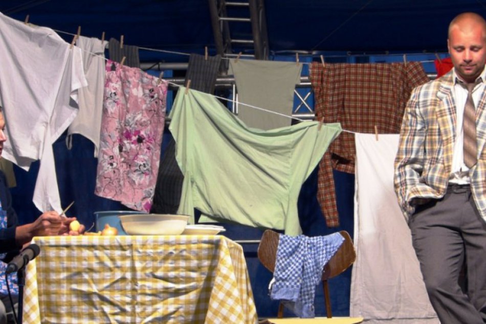 Divadlo mladých zo Šuňavy uviedlo komédiu Muž mojej ženy