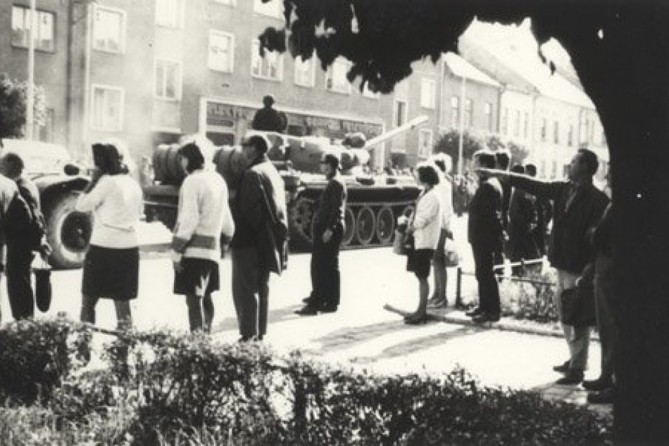 Pozrite si unikátne fotky: Mrazivé momenty z augusta 1968 v uliciach Popradu