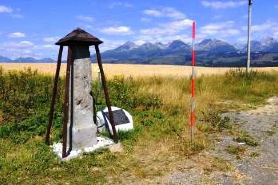 V Štrbe sa podarilo zachrániť míľnik, pri ktorom údajne oddychoval Jánoší