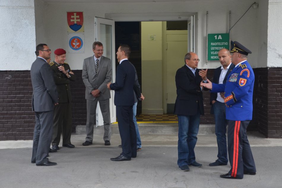 Prezident v UVN - zranený vojak