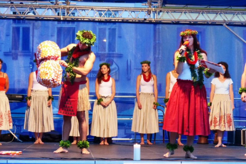 Bella Arabia: Havajské legendy, orientálne tance a ohňová šou