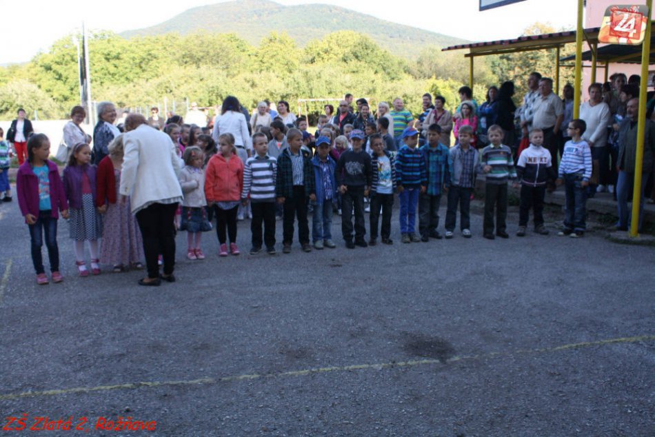 Otvorenia školského roka na Zlatej ulici sa zúčastnil aj maskot Zlatko