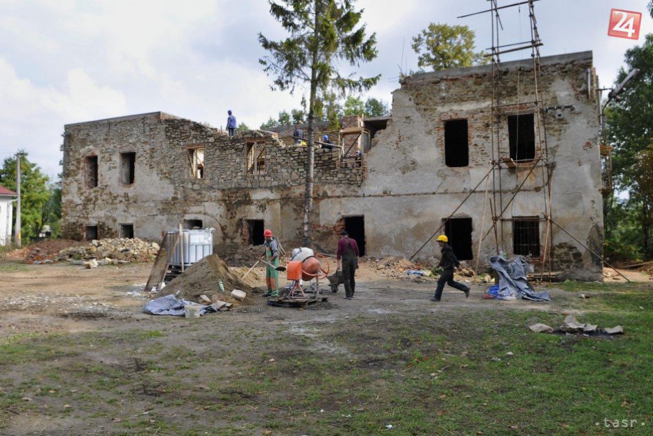 Nadšenci v Toporci chcú zachrániť kaštieľ. Práce majú vyše hlavy