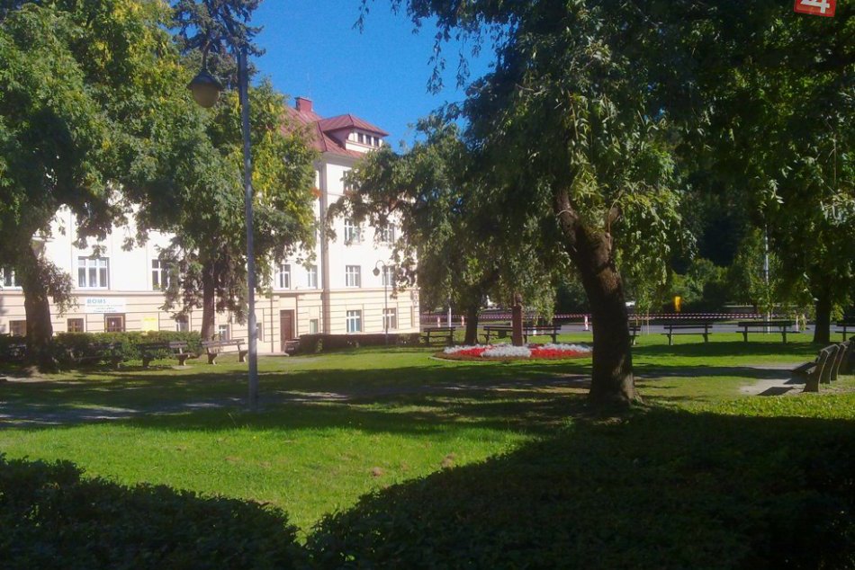 V parčíku na Národnej sídli busta Laca Novomeského