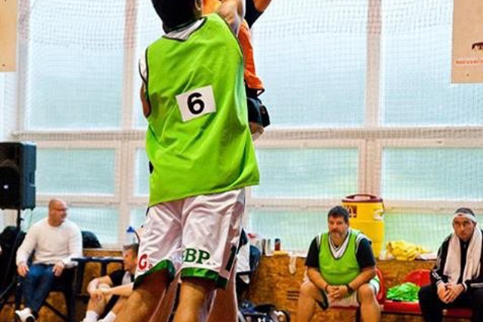 FOTO: Banská Bystrica žila streetballom: Takto pod košom bojovali tímy a jednotl