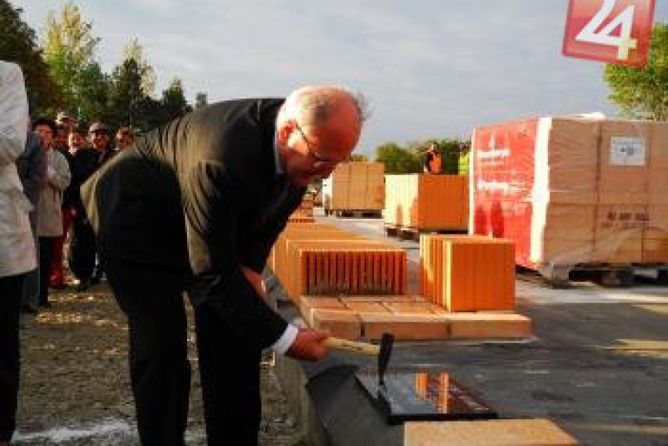 Položenie základného kameňa v Nacinej Vsi