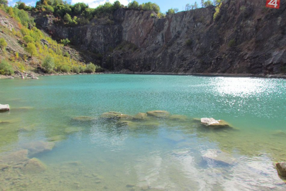 Jazierko Beňatina v jeseni