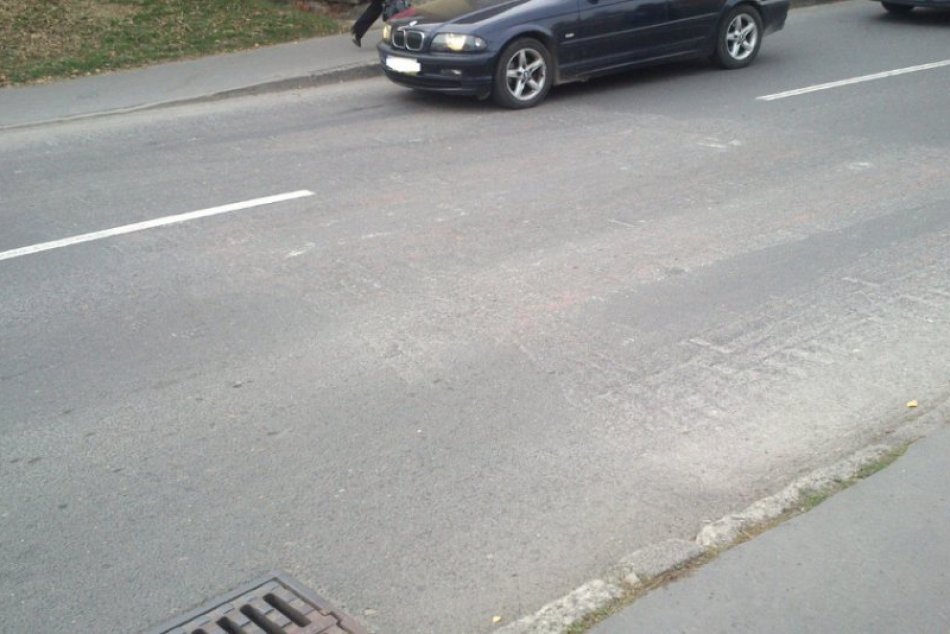 Kam zmizli prechody pre chodcov pri trati pod nemocnicou?