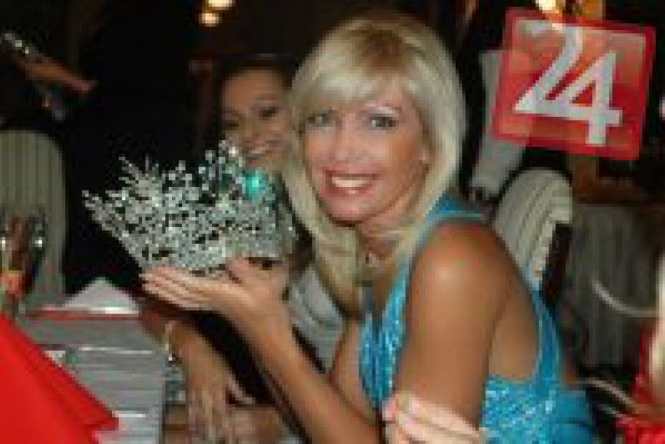 Najkrajšia mamička žije na východe. Robila sprievod dcére, zaujala profíkov z ag