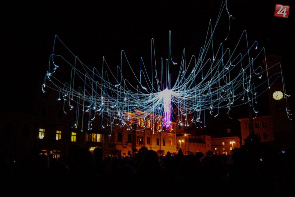 Pozrite ako sa Bystrica sa rozžiarila jedinečnou hrou svetla