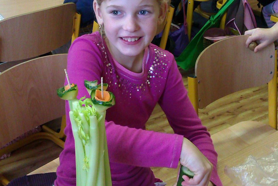 Deti sa učili o zdravom stravovaní. Jedlá z čerstvého ovocia a zeleniny si vedia