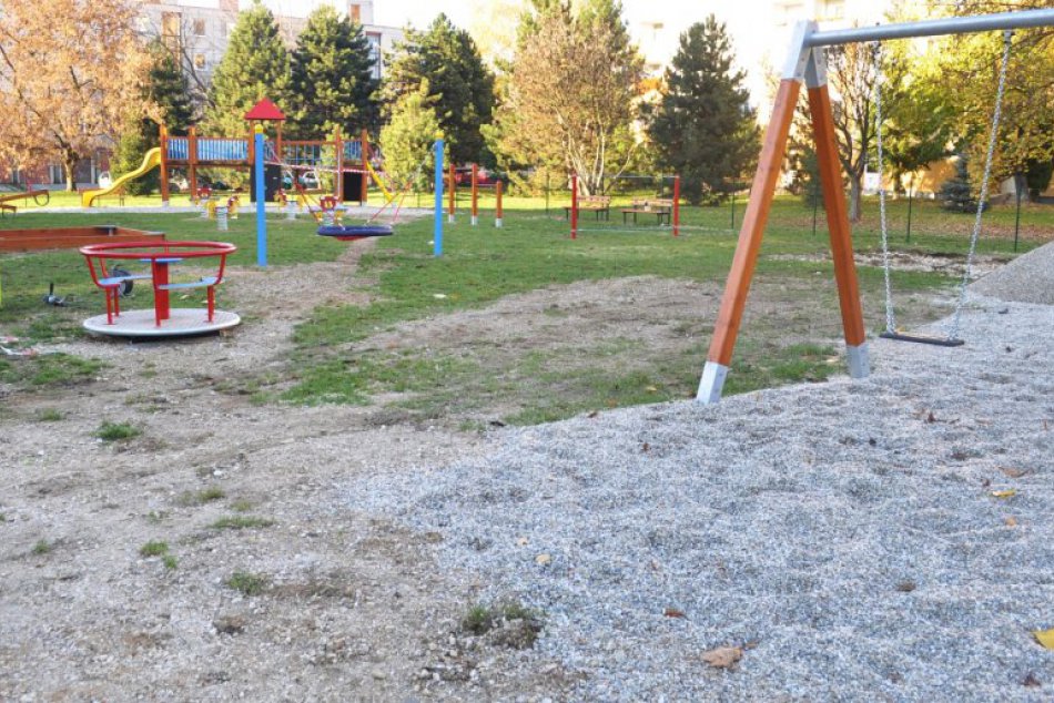 Dobré správy pre rodiny s malými deťmi: V Prievidzi pribudli nové ihriská a špor