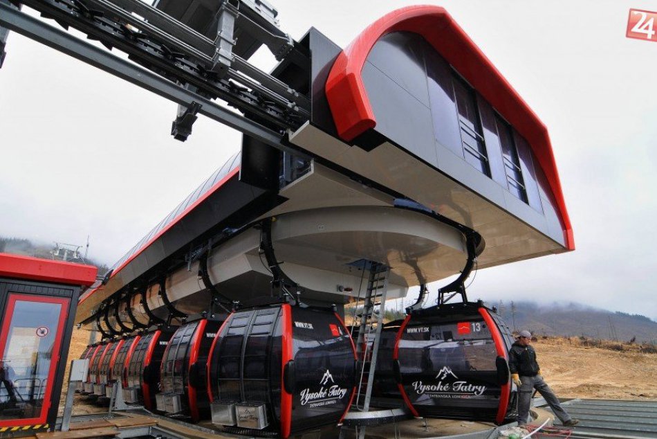 OBRAZOM: Na novú lanovku postupne inštalujú kabínky