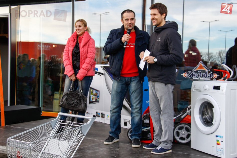 Nová nákupná zóna v Poprade oficiálne otvorená. Tisíce ľudí nakupovalo, súťažilo