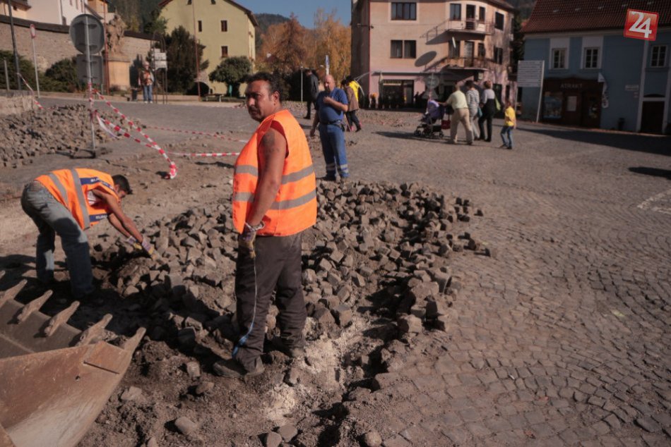 rekonštrukčné práce na historickom moste sa natiahli