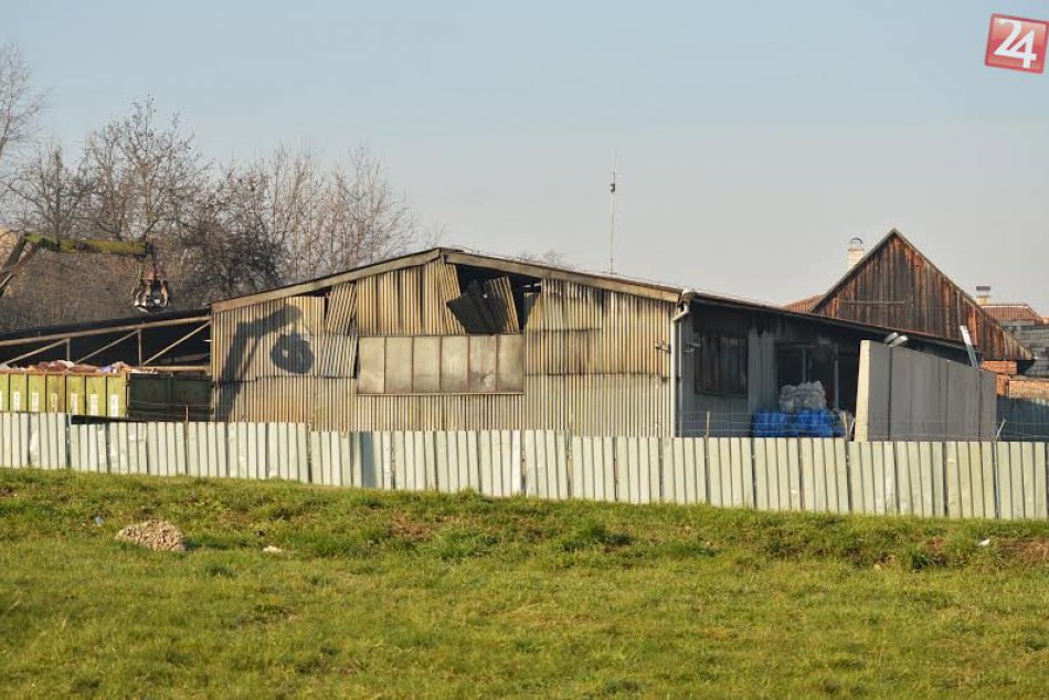 Zábery z požiaru v Zberných surovinách v Môťovej